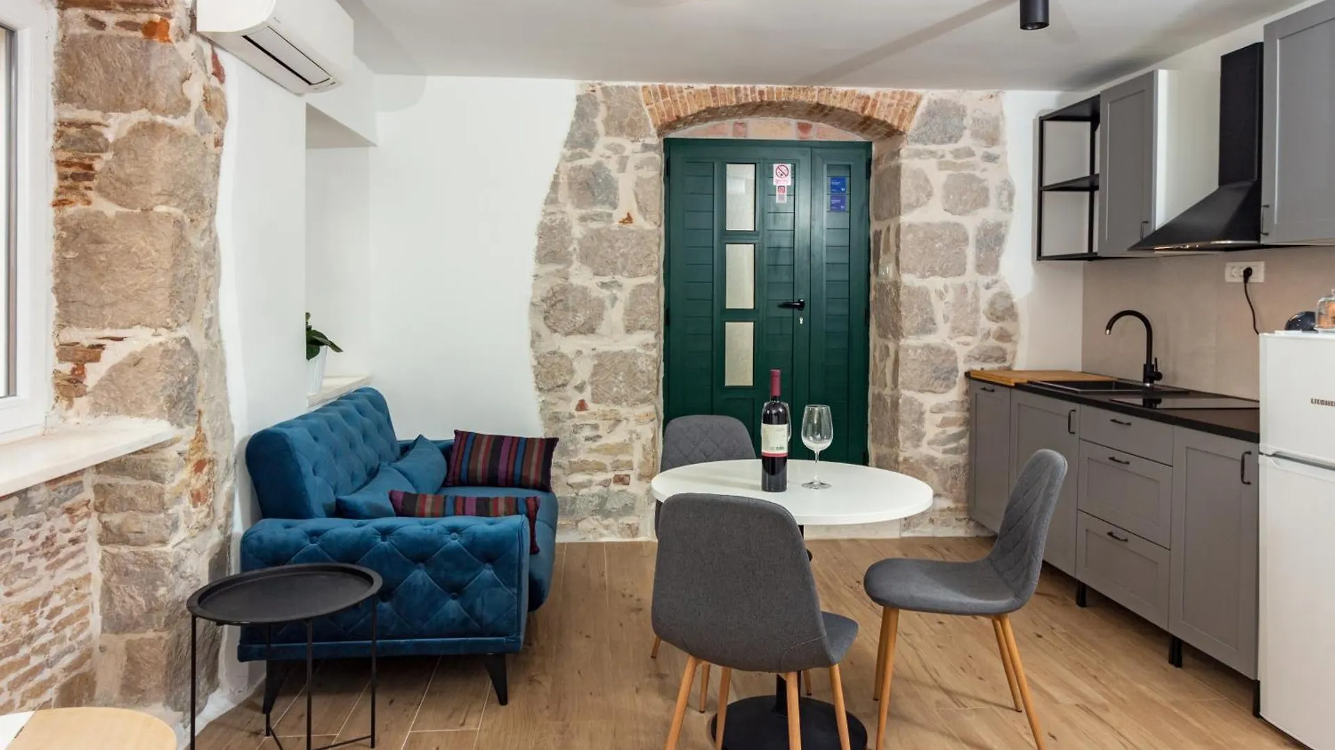 Maki Stone House - Parking On Request ! Apartment Split 0*,