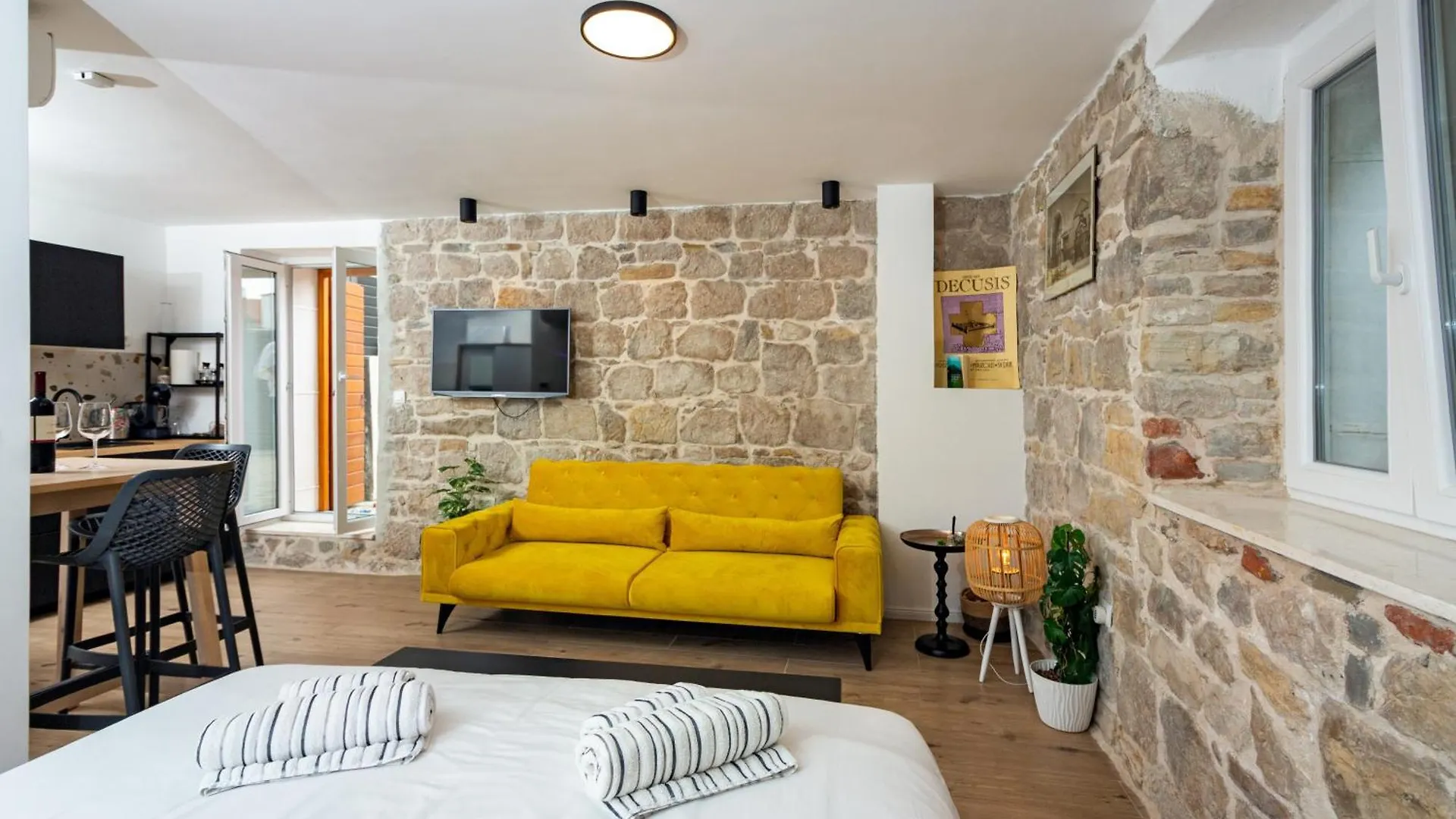 Maki Stone House - Parking On Request ! Apartment Split